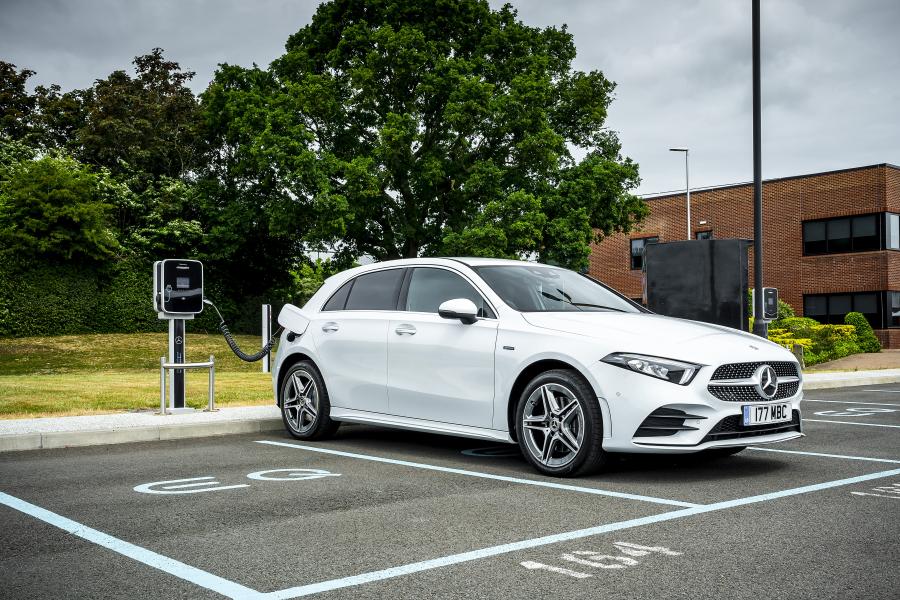  Mercedes-Benz A250 e AMG Line (W177) 2020 года  (UK) (фото 1 из 21)